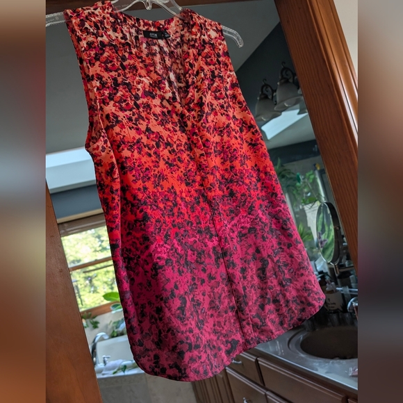 Floral Pink Sleeveless Top - Picture 1 of 8